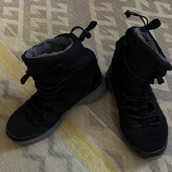 Women's Nike Black Fur Boots - Picture 1 of 3